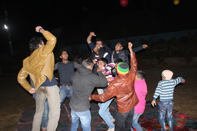 hill-village-n-garden-retreat-mount-abu-new-year-party-10