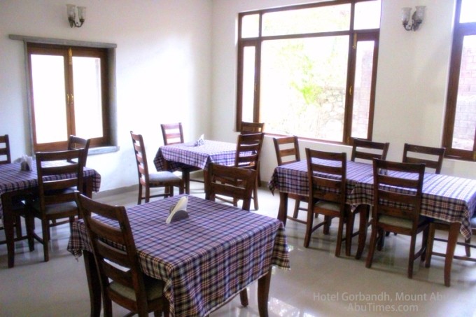 budget-hotel-in-mount-abu-gorbandh-01