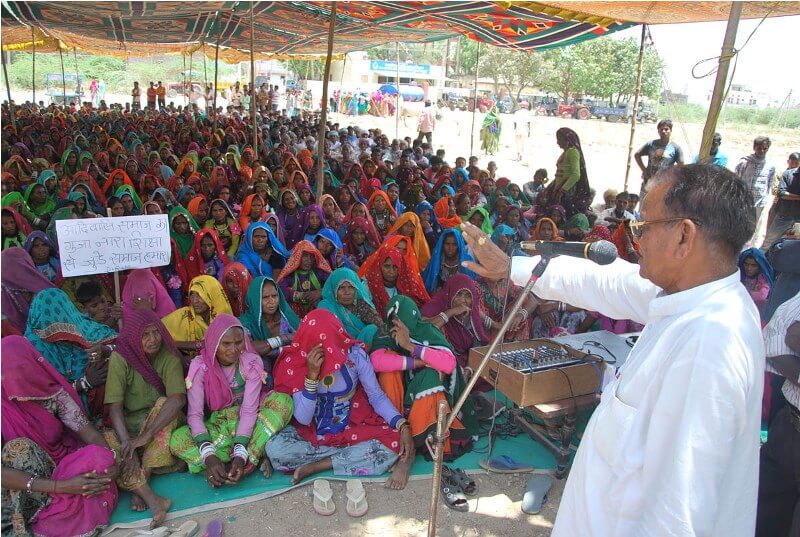 aadivasi-women-protest-abu-road-news-1