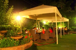 hotel-silver-oa-mt-abu-garden-restaurant