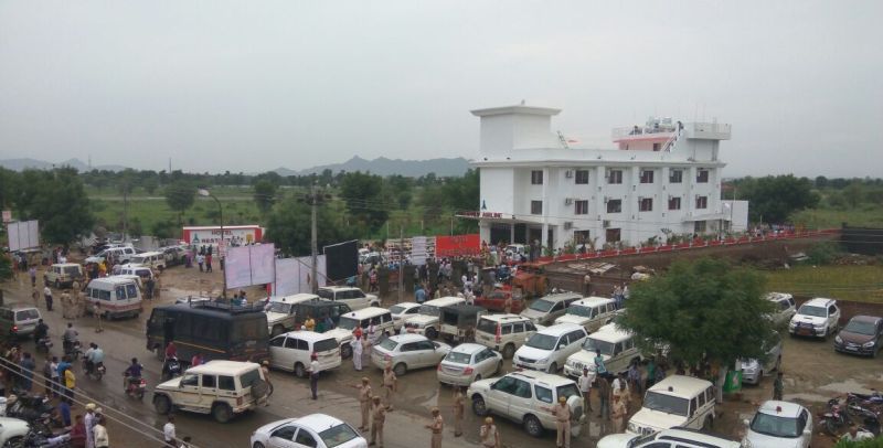 cm-vasundhara-raje-sirohi-arrival-03-1