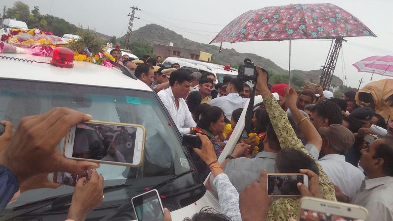 cm-vasundhara-raje-sirohi-arrival-1