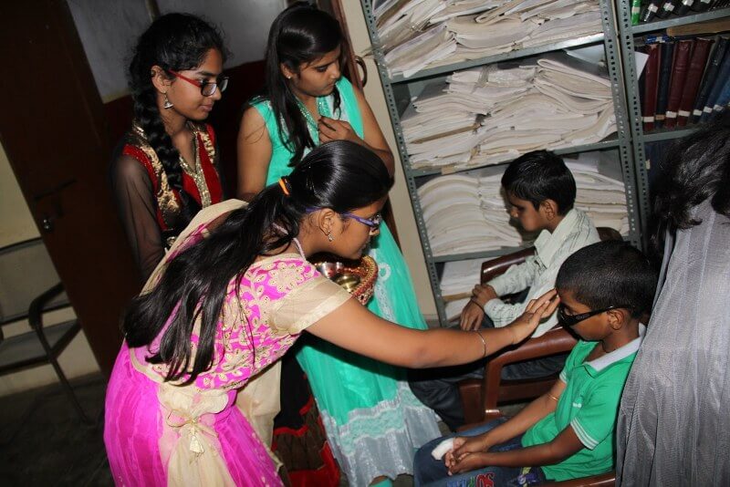 rakshabandhan-celebration-by-st-johns-school-aburoad-2016-7