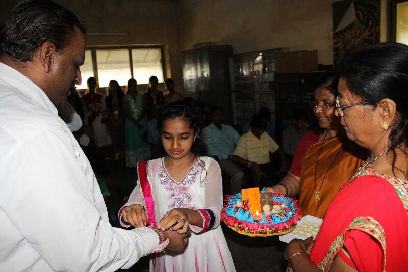 rakshabandhan-celebration-by-st-johns-school-aburoad-2016-9