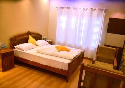 hotel-toppers-corner-mount-abu-deluxe-4-bedded-family-rooms