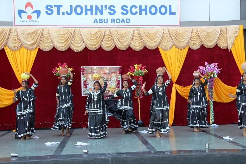 dwali-celebration-st-johns-school-abu-road-2016