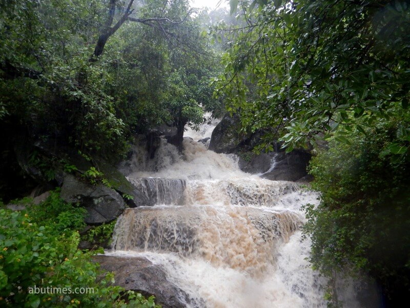 waterfalls in mount abu