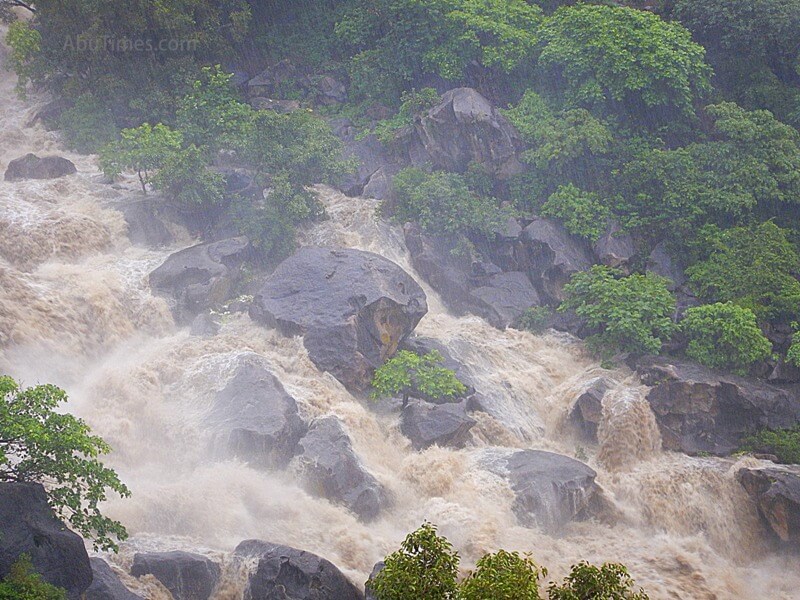 waterfalls in mount abu