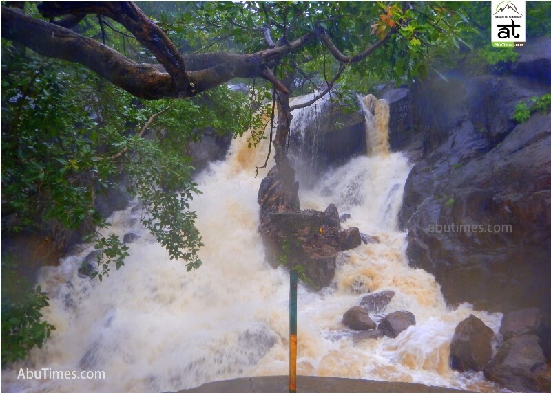 waterfalls in mount abu