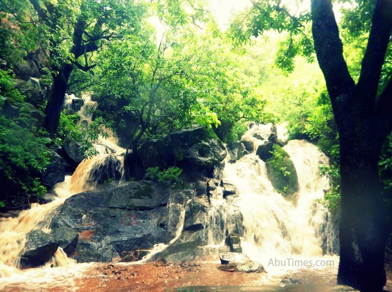 waterfalls in mount abu