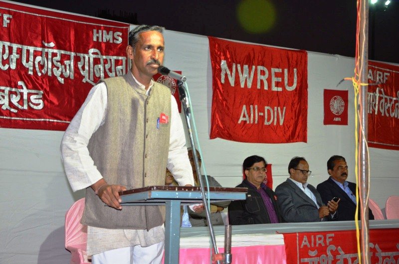 सरकार ने रेलवे कर्मचारीयो के साथ किया विश्वासघात, रेल कर्मचारी देगें इसका ज्वाब