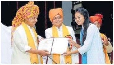 सेंट जाॅन्स स्कूल की पूर्व छात्रा आस्था सिंह को मिला रजत पदक