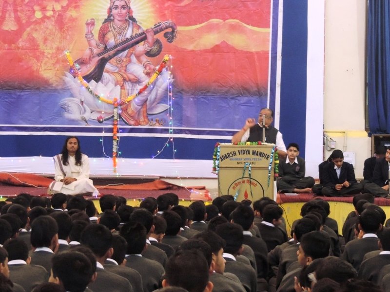 मानव जीवन को सत्कर्म ही श्रेष्ठ बना सकता है: संत अभयदास