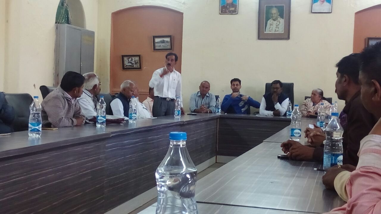 माउंट आबू पर्यटक सीजन में व्याप्त अव्यवस्थाओं को लेकर हुई बैठक
