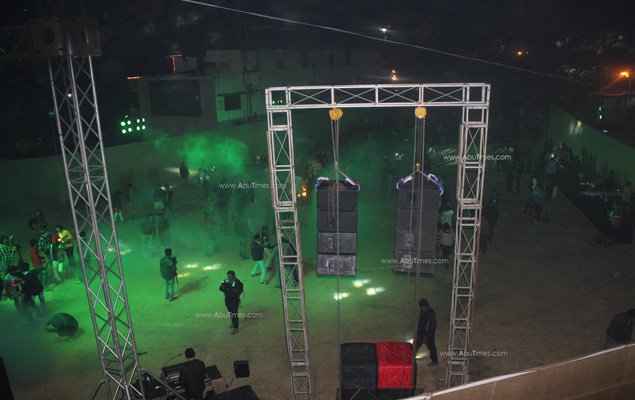 नव वर्ष का स्वागत डी जे पार्टी, ऑर्केस्ट्रा पार्टी, आतिशबाजी से किया गया