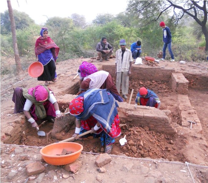 दिखने लगी भवन की ईमारत, गांव वासीयो ने देखी चन्द्रवती नगरी