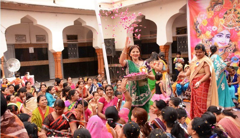 अग्रवाल महिला मण्डल में बिखरा होली का रंग