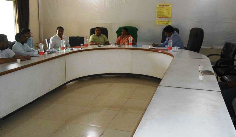 मंत्री की बैठक बनी ओपचारिकता, नहीं पहुँच पाये अधिकारी व जनप्रतिनिधि