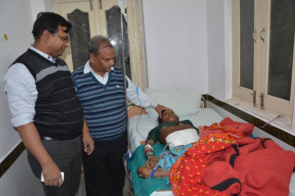 गरीब विकलांग महिला के लिये भगवान का रूप बने चिकित्सक एम.पी.बंसल, आबूरोड