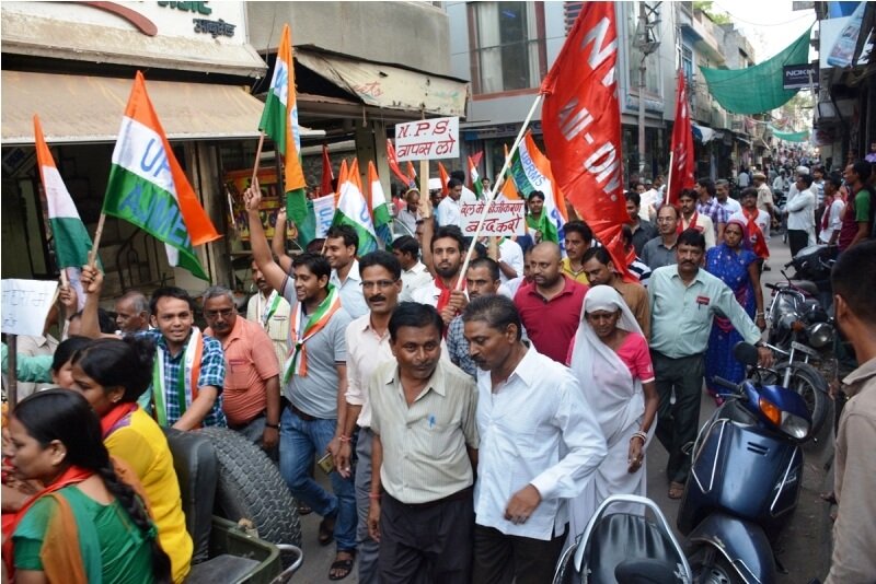 विरोध रेली निकाल मांगा शहरवासीयो का समर्थन, रेल कर्मचारीयो का कैन्द्र सरकार के खिलाफ प्रदर्शन: आबुरोड