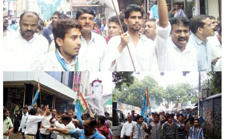 हिंगोनिया गौ शाला में हुई सैकड़ो गाय की मोत के विरोध में एनएसयूआई ने आबूरोड में  ओटा राम देवासी का पुतला फूंका