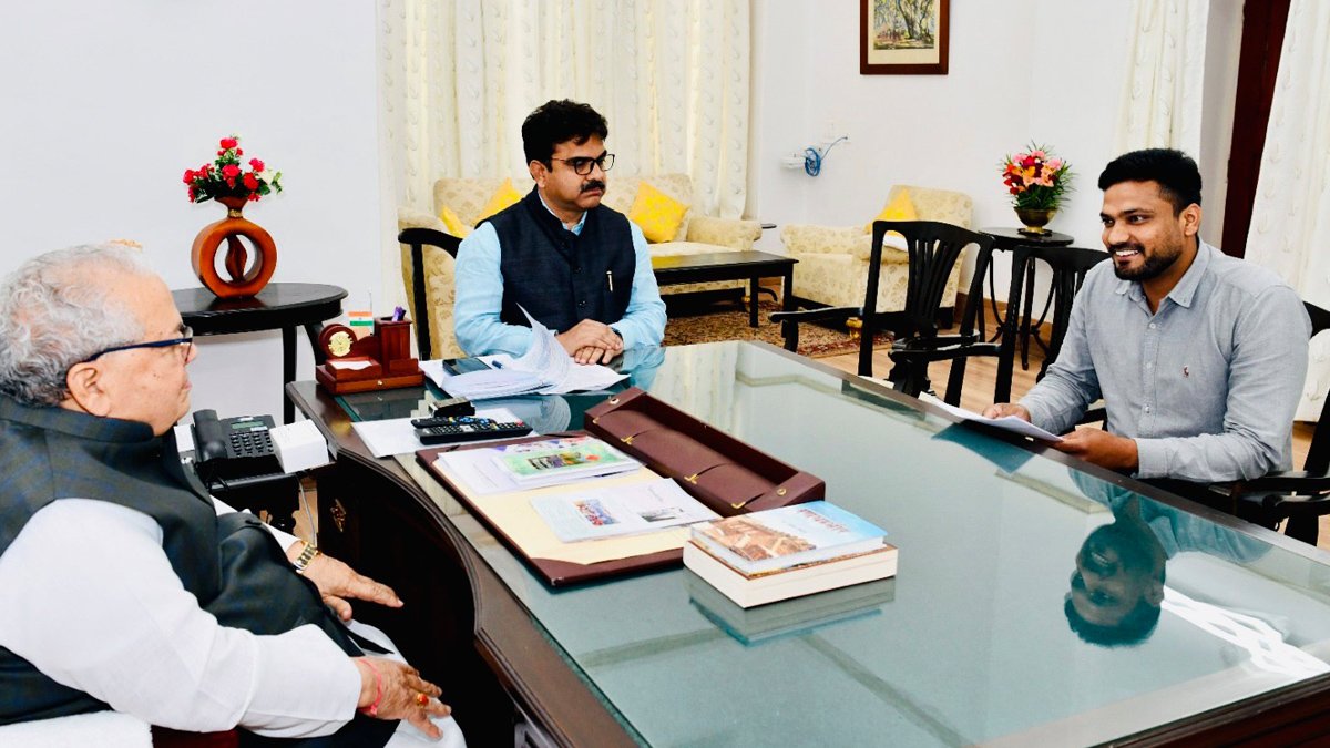 AbuTimes Chief met Hon'ble Governor, talked abt Eco Tourism, Road Safety etc.
