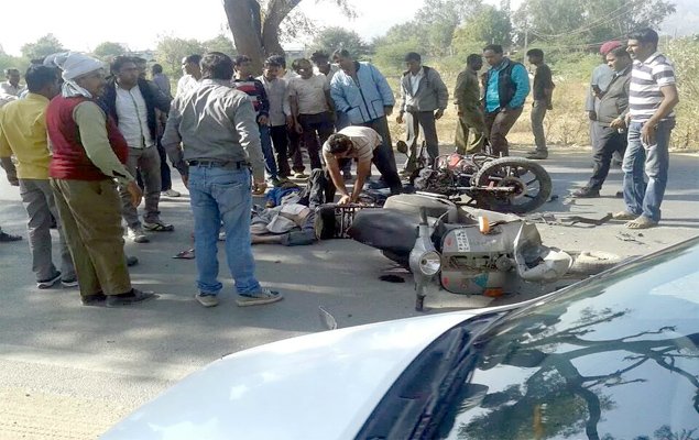 स्कुटर व बार्इक में भिडंत दो व्यक्ति घायल