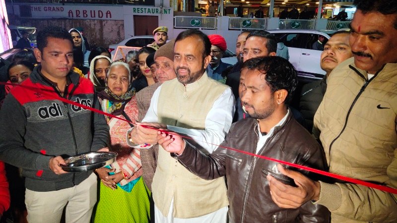 अध्यक्ष, पार्षद सहित सिरोही विधायक संयम लोढ़ा ने अमृता हाट का किया उध्गाटन