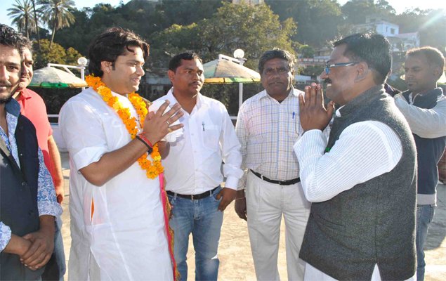 कथा वाचक शास्त्री व जोठवाल का नक्की झील पर स्वागत