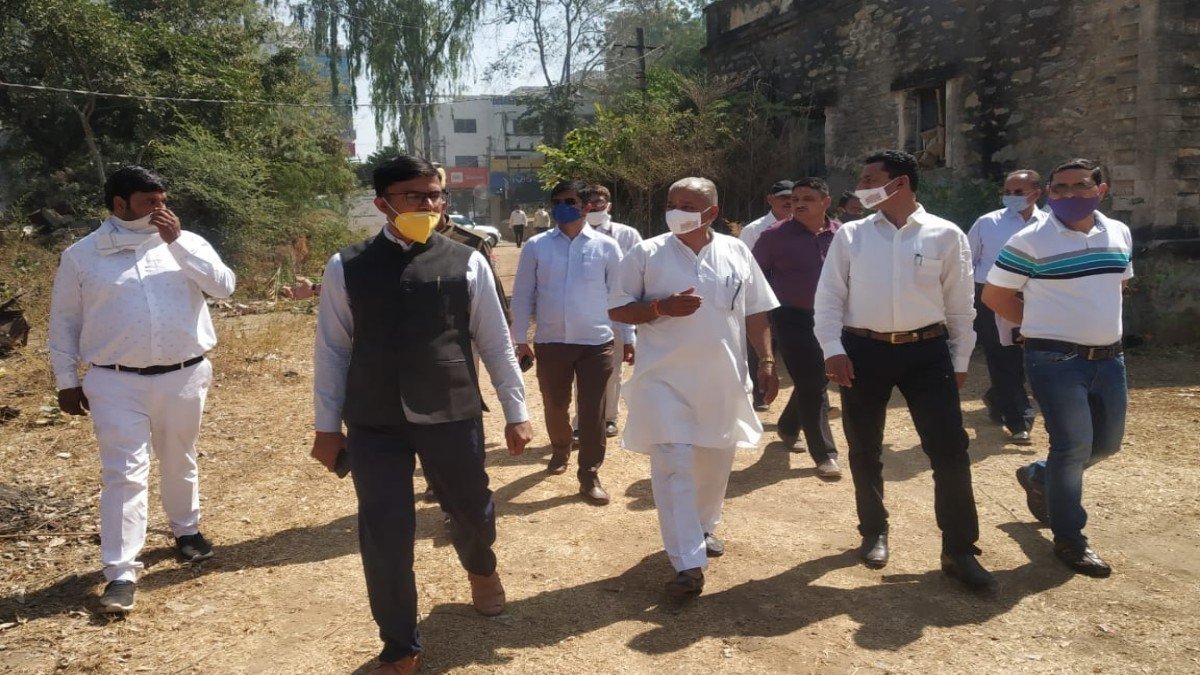 शांतिकुंज पार्क के बहार बने वेण्डर जोन  हटाने को कहा