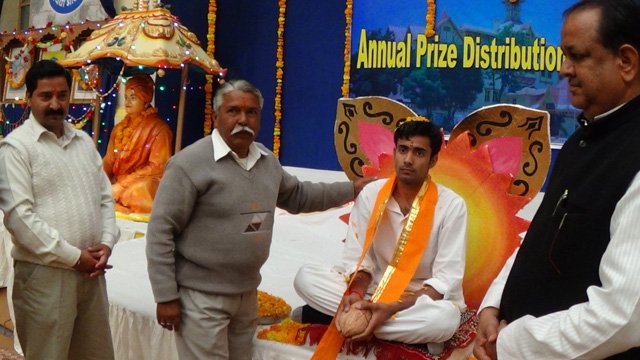 समावर्तन संस्कार व वार्षिक पारितोषिक वितरण समारोह शंकर विद्यापीठ  में सम्पन्न