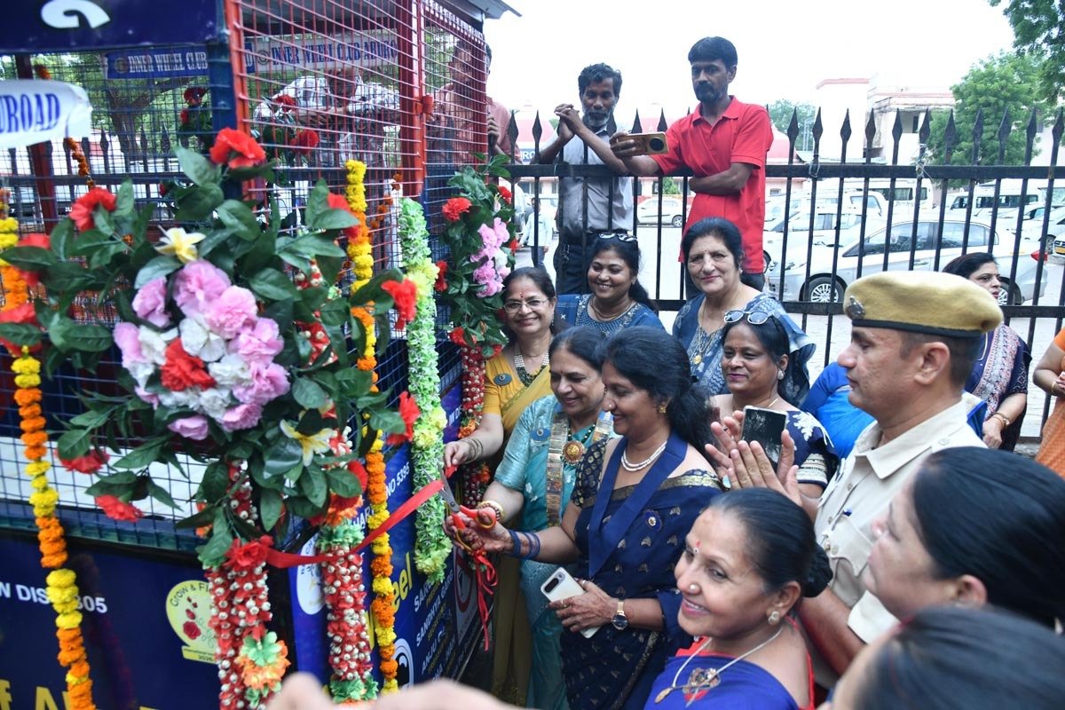 यातायात पुलिस की सुविधा के लिए इनरव्हील क्लब ने किया रेस्ट केबिन का लोकार्पण: आबूरोड़