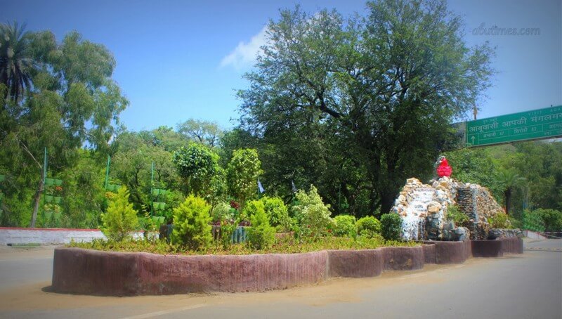 पर्यटकों के स्वागत के लिए फव्वारों व फूल गमलो की झांकी: माउंट आबू