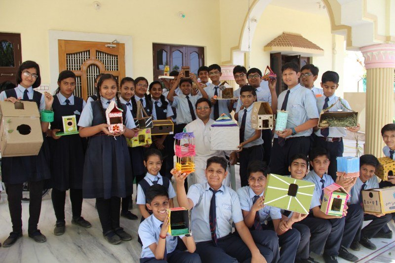 सेंट जाॅन्स स्कूल के छात्रों की अनोखी कोशिश ने  दिया नन्हीं चिड़ियाओं को नया रैन बसेरा
