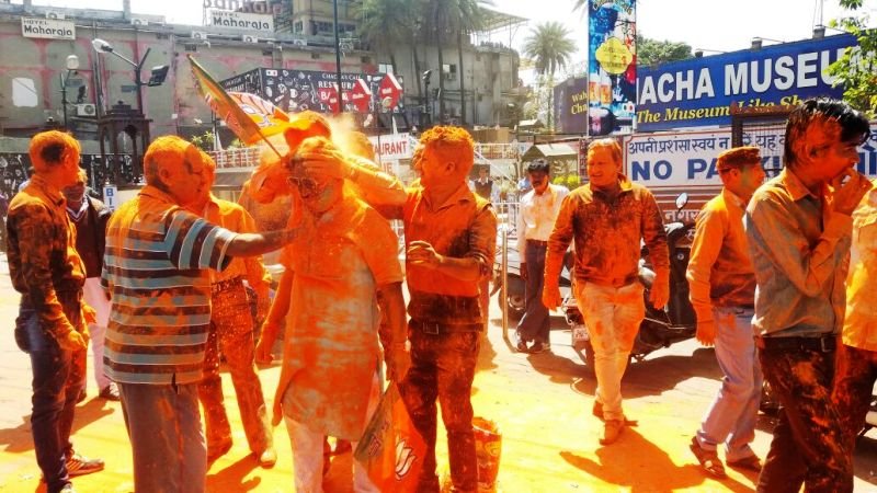 आबू में शीत लहर और यू.पि में मोदी लहर, आबू में भाजपा ने मनाया जश्न