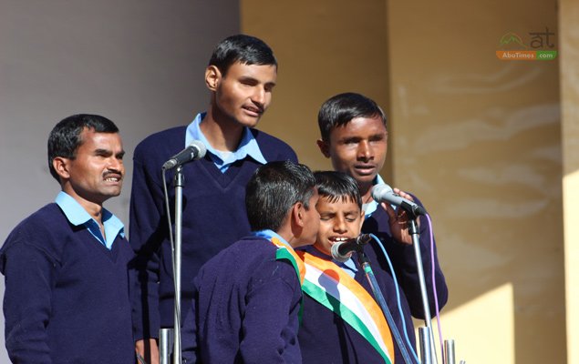 शिक्षकों के अभाव में शिक्षा व आत्मनिर्भरता की डगर पर माउंट आबू के 35 दृष्टिबाधित व विकलांग छात्र