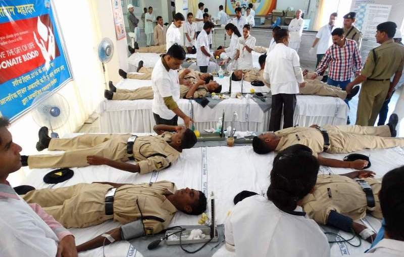 एतिहासिक बना रक्त दान शिविर, 6 घंटे में लगभग 500 रक्त यूनिट की गई प्राप्त