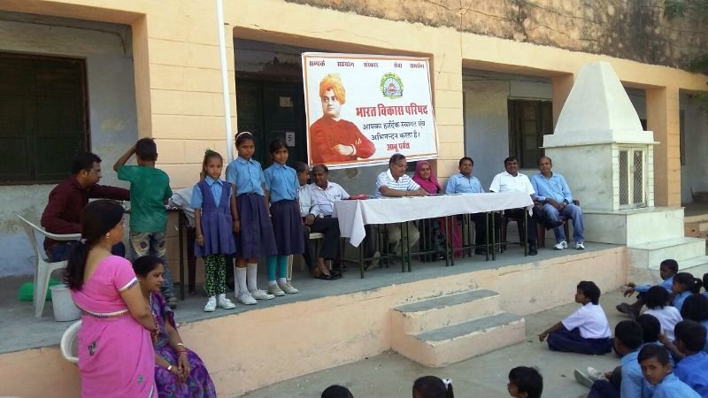 भारत विकास परिषद के  तत्वाधान में छात्रों का किया ब्लड ग्रुप टेस्ट