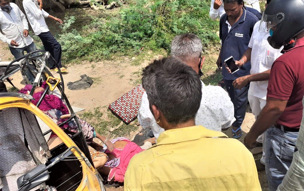 बोलेरो ऑटो के बीच हुई भिडंत में 6 की मौत