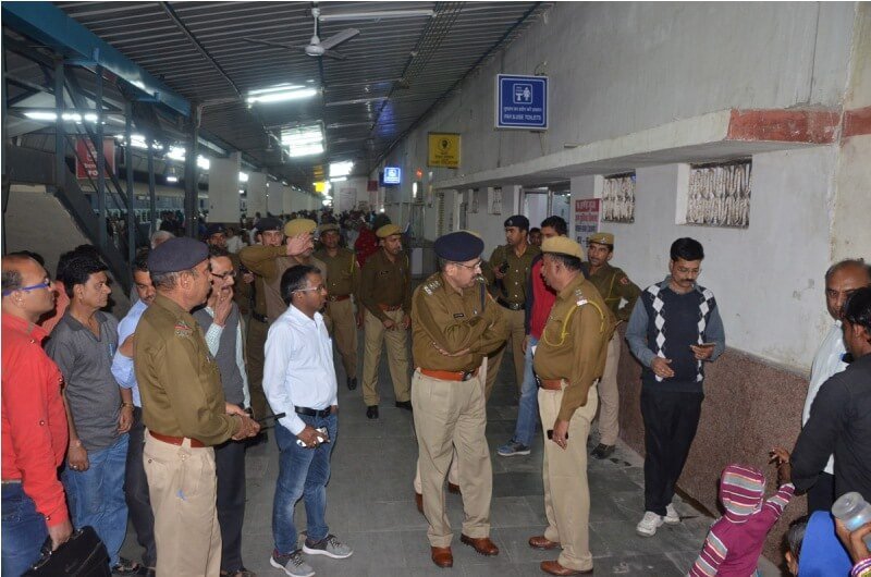 आबूरोड़ रेलवे स्टेशन बम से ऊढ़ाने का आये कोल से मचा हडकम्प