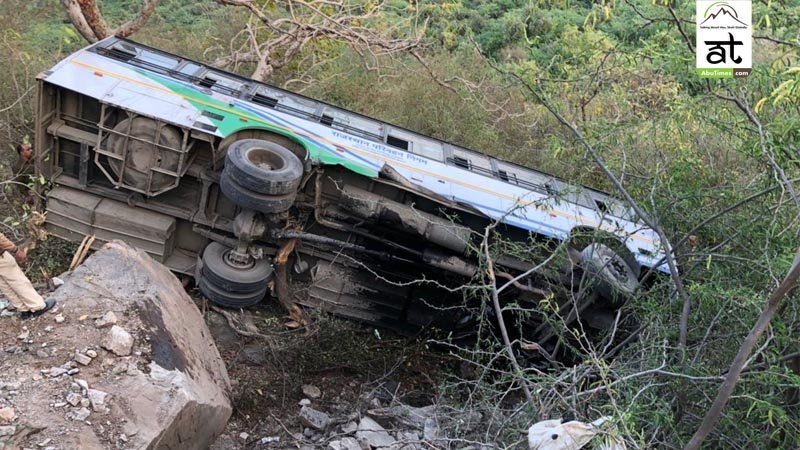 खाई में गिरी बस, माउंट आबू से आबू रोड़ जा रही थी राज. रोडवेज बस