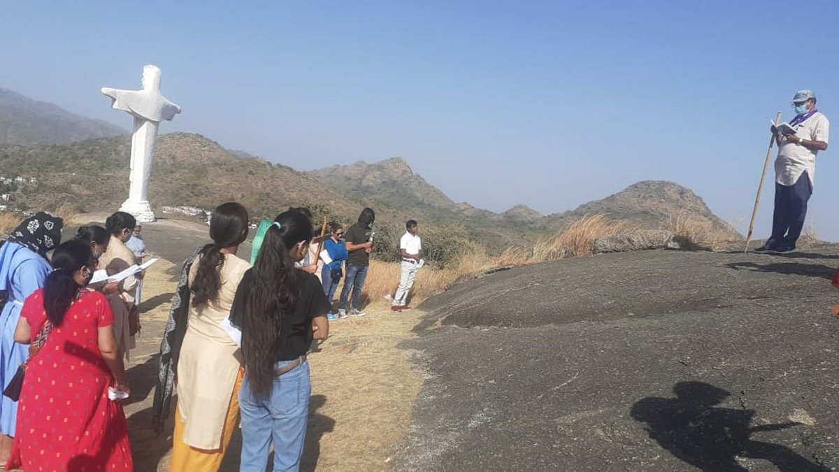 Parish members offered prayers at Flagyy to protect World from Corona