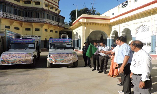 स्वच्छता प्रदर्शनी रथों हरी झंडी दिखाकर राष्ट्रीय ग्रामीण पेयजल एवं स्वच्छता जागरूकता सप्ताह का शुभारंभ