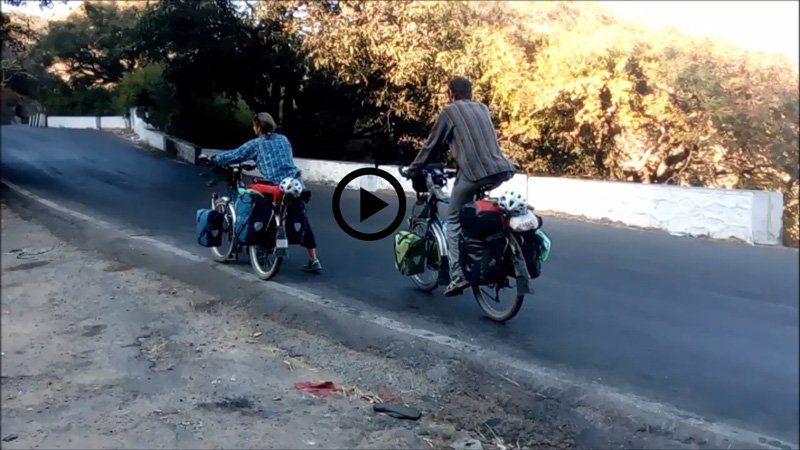 2 cyclists paddling 7500 Km from Romania reached mount abu [Watch Video]