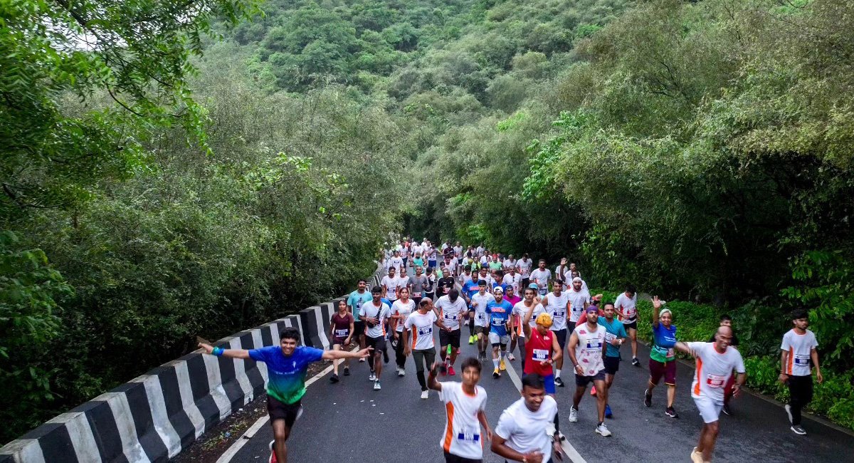 सात देशों के 2700 धावकों ने लगाई दौड़, दो हजार फिनिश पाइंट तक पहुंचे: दादी प्रकाशमणि मैराथन
