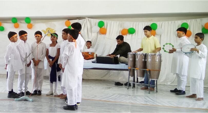दयानंद पैराडाइज विद्यालय में मनाया गया 71वॉ स्वतंत्रता दिवस व जन्माष्टमी का पर्वोत्सव