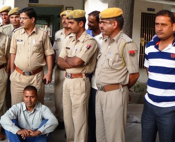 ‌‌‌दोहरी हत्या का आरोपी गिरफ्तार। हत्या करने का जुर्म स्वीकारा।