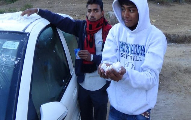 माउण्ट आबू में जमी बर्फ,पारा जमाव बिन्दू से नीचे, बढ़ी ठिठुरन