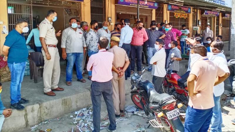 लॉकडाउन के बिच किसानो का विरोध प्रदर्शन: आबूरोड