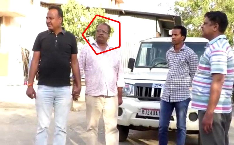 पांच हजार की रिश्वत लेते रेजंर गिरफ्तार, 30 अप्रैल को हो रहा था सेवा-निवृत्ति
